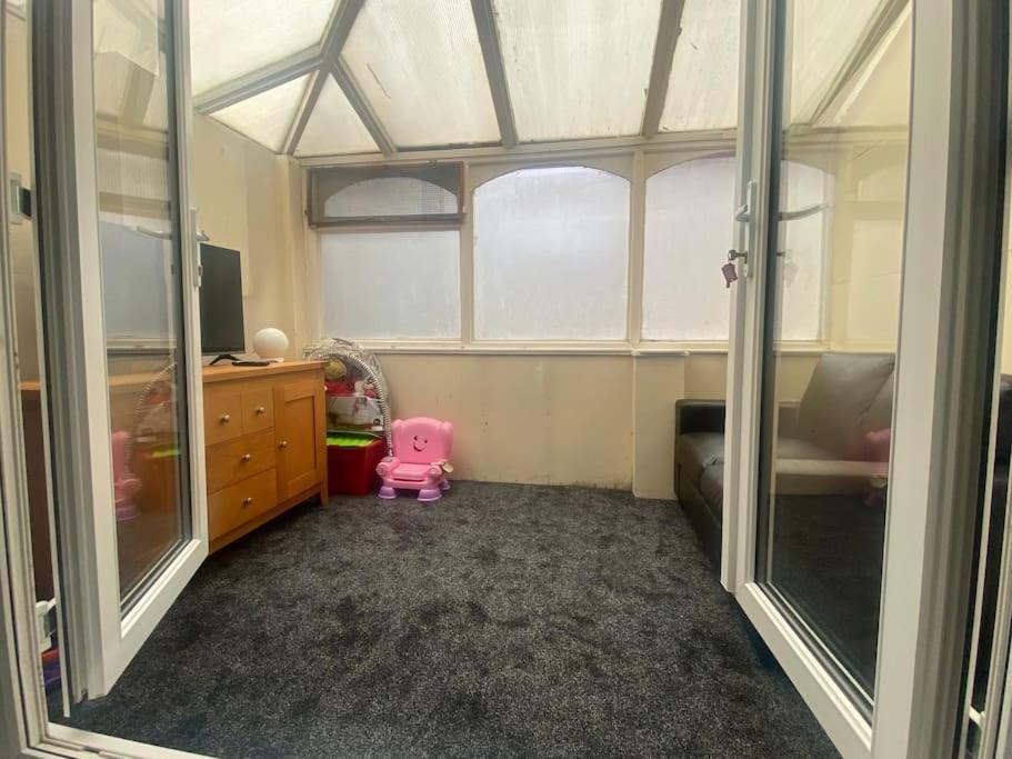 Luxurious Detached Bungalow Batley Kültér fotó