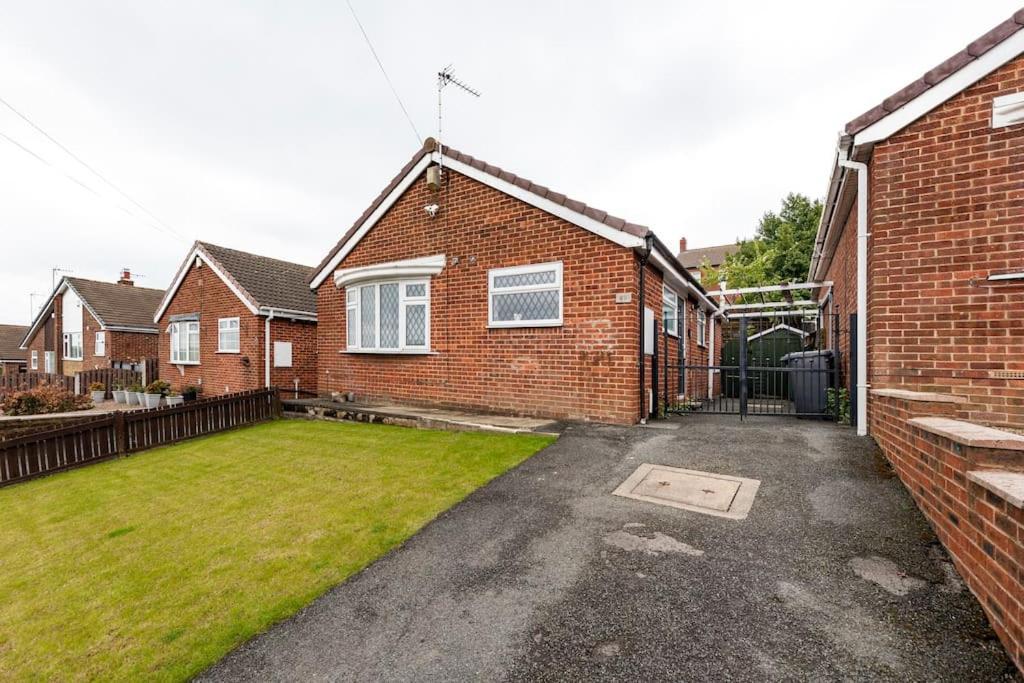 Luxurious Detached Bungalow Batley Kültér fotó