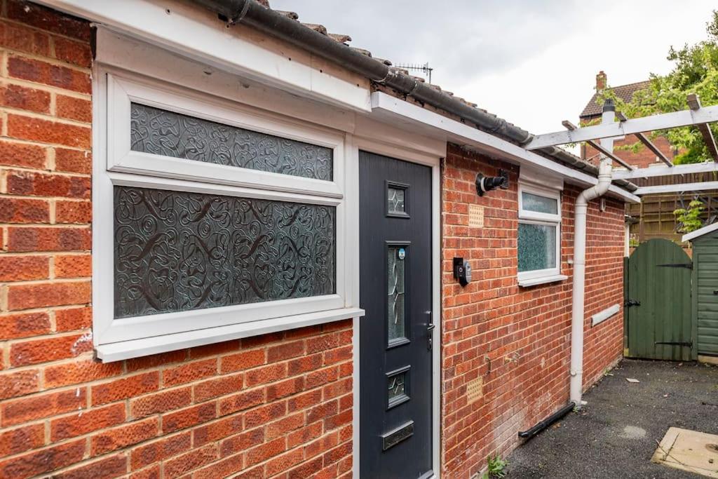 Luxurious Detached Bungalow Batley Kültér fotó
